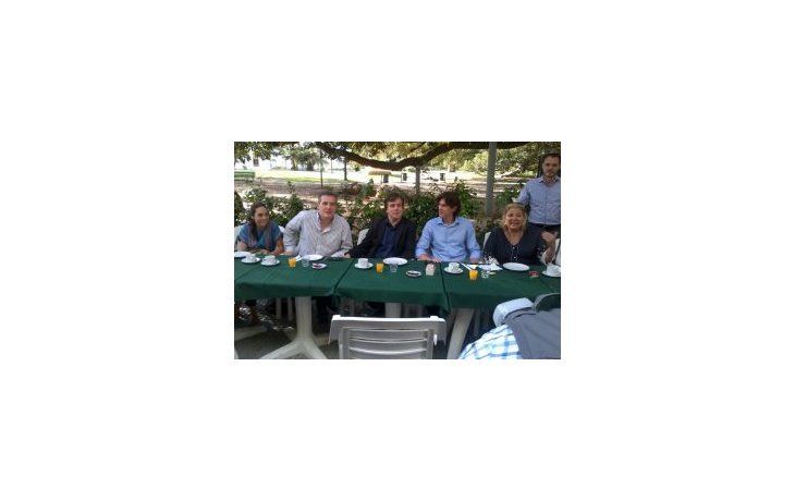 Los legisladores mantuvieron un encuentro con la prensa en el café Victoria de Recoleta.