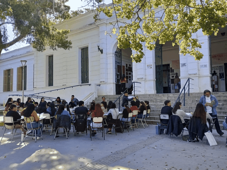 Clases públicas de la Universidad de Catamarca.