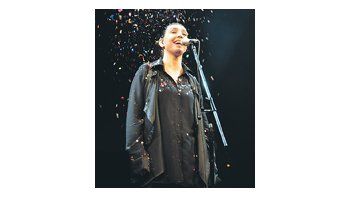 ámbito.com | Adriana Calcanhotto interpretó los temas de su nuevo disco, donde hace un samba más intelectual y menos bailable que el habitual, en un concierto que, aunque algo reiterativo, resultó muy interesante.