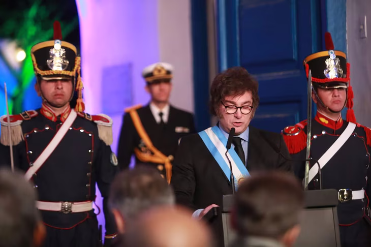 El presidente Milei no podrá repetir la foto del 9 de Julio de 2024, rodeado de 18 gobernadores.