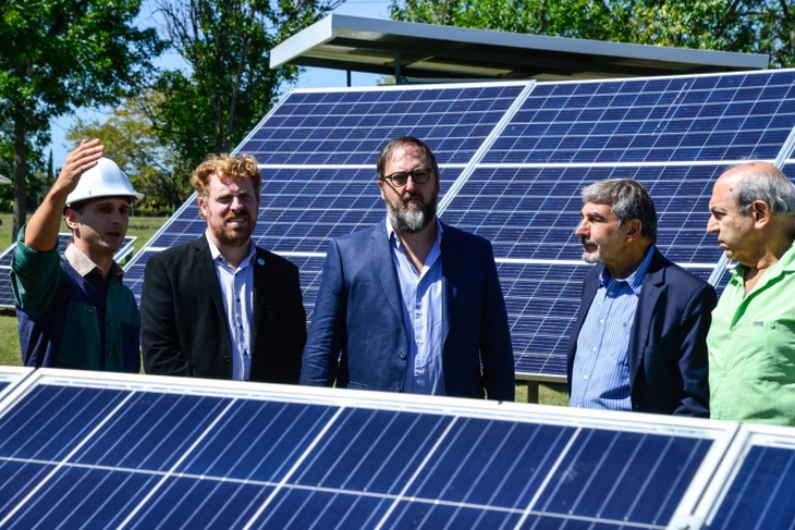 El proyecto consiste en la construccioacuten de un edificio bioclimaacutetico con autogeneracioacuten renovable y sistema de bombeo de agua mediante la utilizacioacuten de paneles solaresnbsp