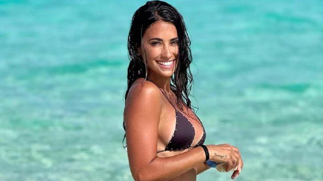 Antonela Roccuzzo encendió las redes con una foto en bikini en una playa caribeña
