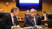 El ministro de Economía y Finanzas Gabriel Oddone comparece ante el Parlamento.