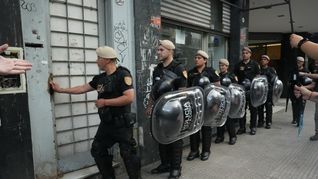 La Ciudad de Buenos Aires profundizó los operativos de desalojo y restitución de inmuebles ocupados ilegalmente, en el marco de una política de orden urbano y seguridad. La Ciudad de Buenos Aires profundizó los operativos de desalojo y restitución de inmuebles ocupados ilegalmente, en el marco de una política de orden urbano y seguridad.