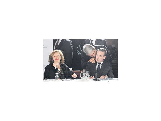 Aníbal Fernández y Miguel Pichetto, junto a Beatriz Rojkés, se negaron a aceptar que se cite a funcionarios y a Alejandro Vandenbroele al debate.
