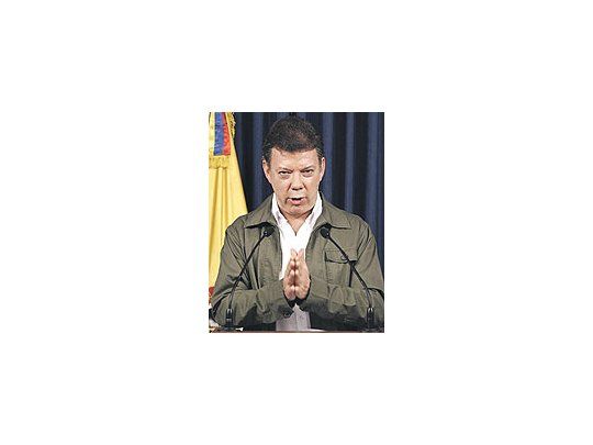 Juan Manuel Santos, elministro de Defensa deColombia, puede exhibirnumerosos éxitos enmateria de lucha contrael terrorismo. Con ellosaspira a suceder a AlvaroUribe en 2010, pero suexceso de protagonismocomienza a molestar almandatario.