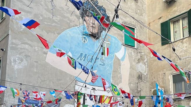 Maradona Mural Napoli.jpg