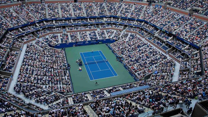 La pista Arthur Ashe del US Open, con una capacidad para 23.000 personas, está en conversaciones con inversores para obtener un préstamo privado de 400 millones con el que reformar el estadio para añadir más estancias VIP. La pista Arthur Ashe del US Open, con una capacidad para 23.000 personas, está en conversaciones con inversores para obtener un préstamo privado de 400 millones con el que reformar el estadio para añadir más estancias VIP.