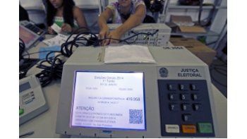 ámbito.com | El sistema de voto electrónico tuvo retrasos.