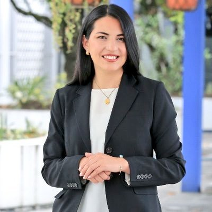 Sariha Moya, la mujer elegida por el presidente Daniel Noboa para que sea la vicepresidenta encargada de manera temporal.