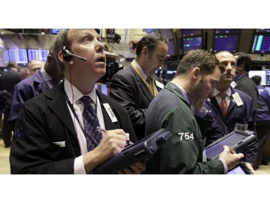 Wall Street operó en baja por magros balances empresariales