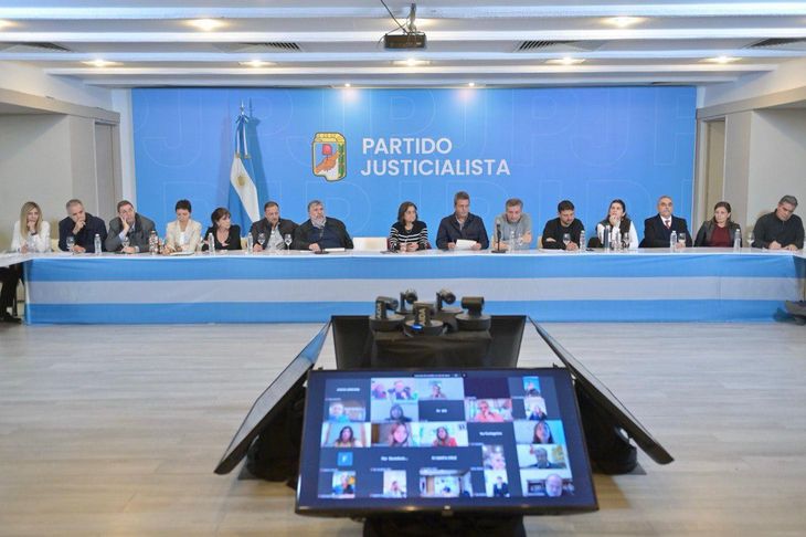 Modalidad mixta: presencial y por zoom.
