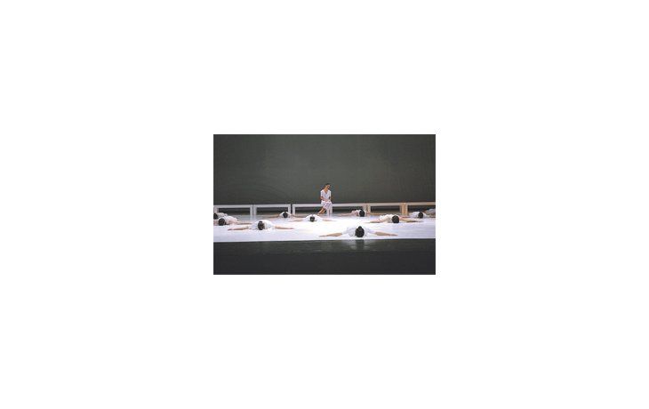 “ No me baso en los textos sino en la música, porque en los textos se basó Händel y eso me parecía redundante. A veces lo que hago coreográficamente coincide y otras veces no, pero no me preocupa”, dice Mauricio Wainrot sobre su visión de “El Mesías”.