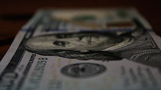 La jornada mostró escasa liquidez y un ajuste descendente en el dólar. La jornada mostró escasa liquidez y un ajuste descendente en el dólar.