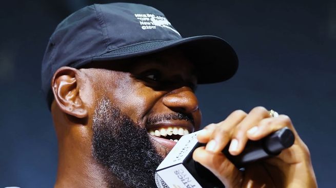 LeBron lleva años haciendo negocios con grandes marcas y hoy buena parte de sus ingresos llega desde afuera de las canchas.