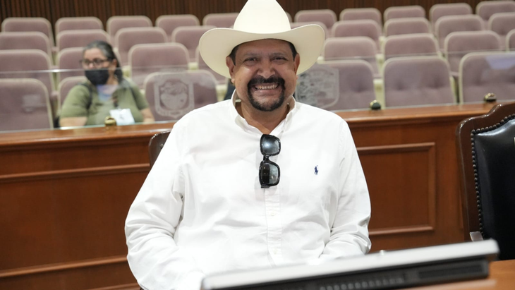El diputado Serapio Vargas Ramírez denunció que la CFE realizó estimaciones de consumo en lugar de lecturas físicas durante tres bimestres en sectores de Culiacán, sin informarlo a los usuarios. El diputado Serapio Vargas Ramírez denunció que la CFE realizó estimaciones de consumo en lugar de lecturas físicas durante tres bimestres en sectores de Culiacán, sin informarlo a los usuarios.