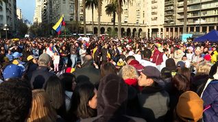 Cientos de venezolanos aguardan las cifras oficiales.