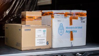 oficialismo y oposicion politizan la distribucion y la aplicacion  de las vacunas en buenos aires