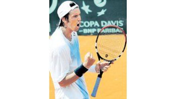 ámbito.com | Juan Ignacio Chela en pleno festejo. El oriundo de Ciudad Evita ganó los dos singles en la serie ante Holanda.