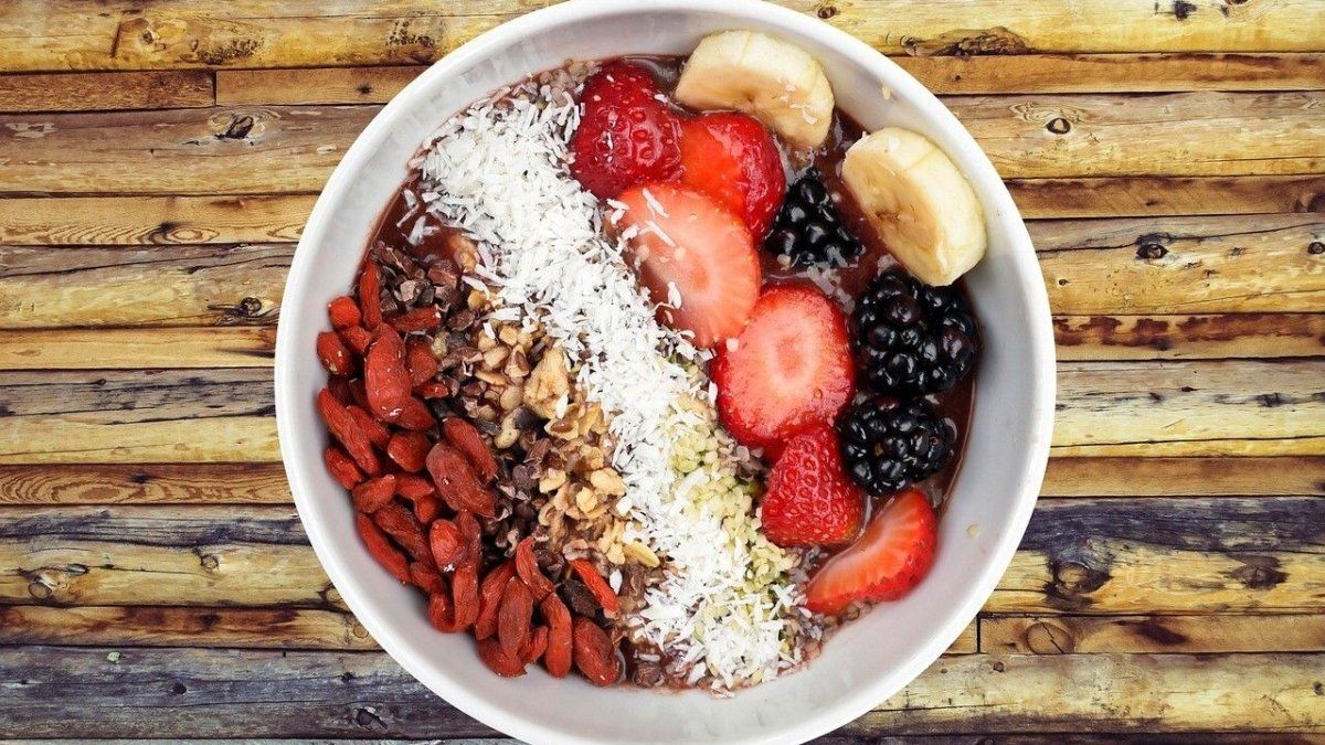 The fruit that contains a lot of fiber, helps digestion and can be used in different recipes