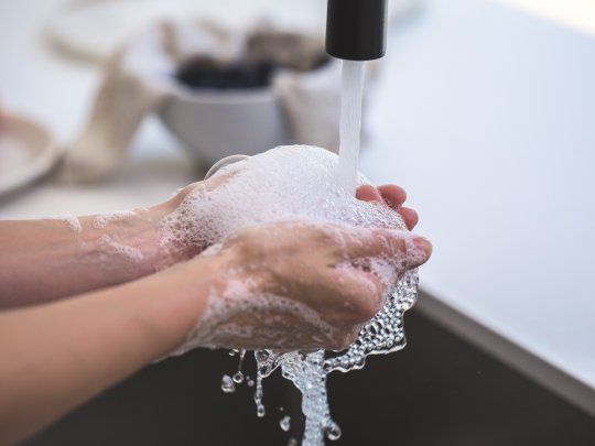 El lavado corerecto de manos puede prevenir el contagio de coronavirus. 