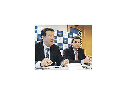 Julio Fraomeni (Galeno) y Javier Roldán (Telefónica Empresas)anunciando la digitalización de los diagnósticos porimagen.