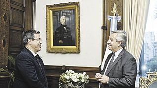 bendición. Alberto Fernández formalizó anoche la llegada de Germán Martínez a la conducción del bloque PJ.