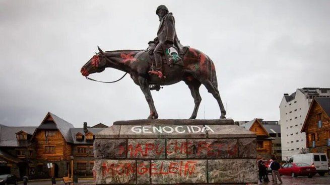 Estatua de Roca en Bariloche vandalizada.