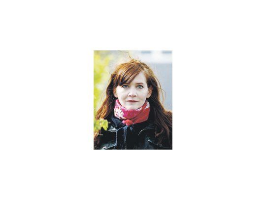 Audur Ava Ölafsdottir:  “Es más frecuente de lo que se cree el caso de un homosexual que se casa con una mujer, sólo por presión o prejuicio”.