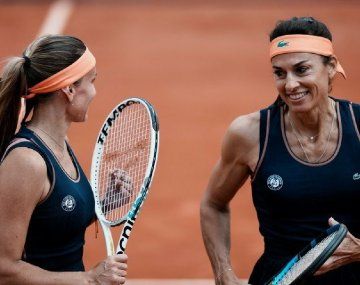 Gaby Sabatini y Dulko se lucieron en el debut del torneo de leyendas de Roland Garros