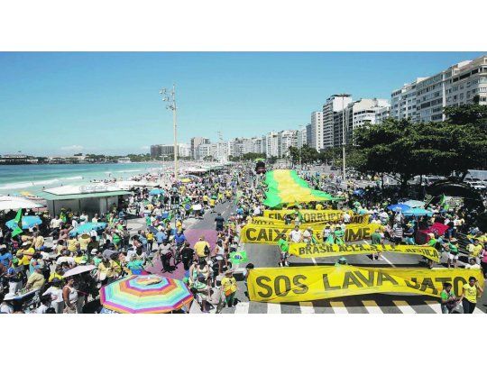Mucha playa, poco fervor. Las calles raleadas de ayer en Río de Janeiro contrastaron con las imponentes manifestaciones que contribuyeron el año pasado a la caída de Dilma Rousseff.