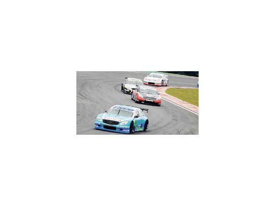 El «Pato» Silva se impuso de punta a punta en el autódromo Carlos Pace de San Pablo. Canapino y Smith, sus escoltas.