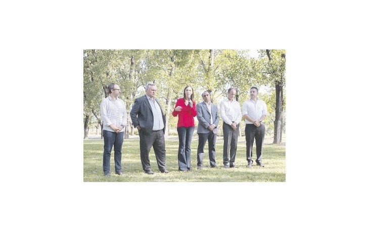 ámbito.com | María Eugenia Vidal  acompañada por los intendentes  de San Miguel, Joaquin de la Torre; Lomas de Zamora, Martín Insaurralde y de Merlo, Gustavo Menéndez.