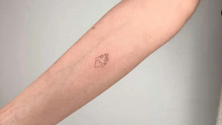 Los tatuajes minimalistas son una gran opción para arrancar, además de ser los más económicos. Los tatuajes minimalistas son una gran opción para arrancar, además de ser los más económicos.