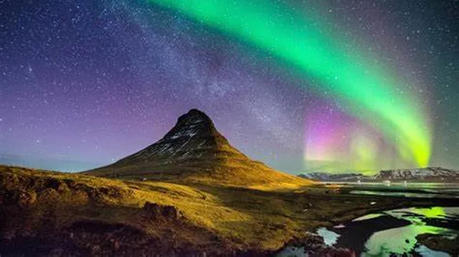 Las auroras boreales son un gran fenómeno que se dá en Islandia.