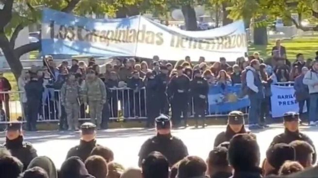 La bandera desplegada en la ceremonia del 9 de julio.