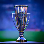 El trofeo de la Copa de Campeones de la Concacaf. El trofeo de la Copa de Campeones de la Concacaf.
