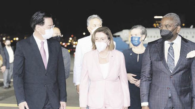PROTESTAS. Nancy Pelosi llegó a Taiwán y se esperaba que hoy visite varias instituciones de la isla. En Taipéi, varias personas se manifestaron en contra de su presencia.