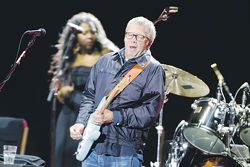 El excelente recital de Eric Clapton no tuvo espacio para la demagogia ni el mal gusto y estuvo entre lo más bello y destacado del 2011. El excelente recital de Eric Clapton no tuvo espacio para la demagogia ni el mal gusto y estuvo entre lo más bello y destacado del 2011.