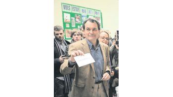 Artur Mas, líder de Convergencia i Unió, el gran partido nacionalista de Cataluña, venció ayer al socialismo y será el próximo gobernante de esa poderosa comunidad autónoma de España.