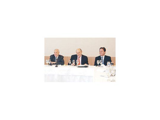 Roberto Lavagna, Alberto Alvarez Gaiani -presidente de COPAL- y el secretario de Industria, Miguel Peirano, en el almuerzo que los reunió. Hubo más reclamos que anuncios.