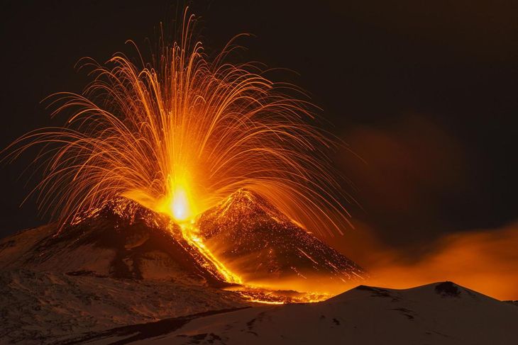 El volcán Etna vuelve a entrar en erupción.