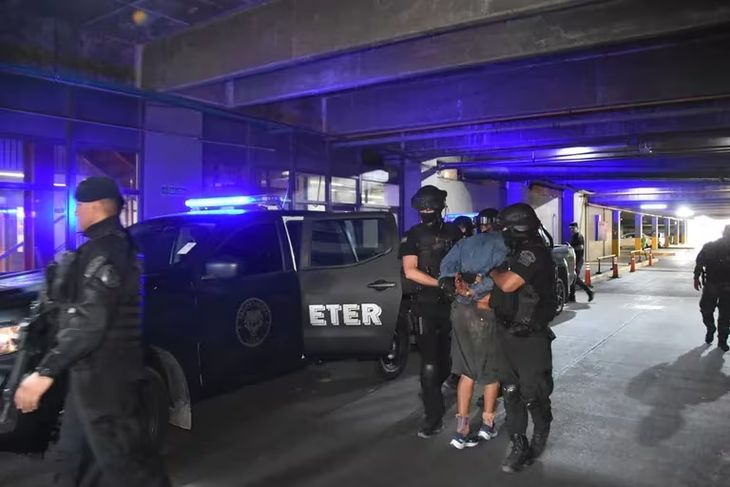 Carmona fue detenido el 13 de diciembre de 2022 tras su intento de fuga. Carmona fue detenido el 13 de diciembre de 2022 tras su intento de fuga.