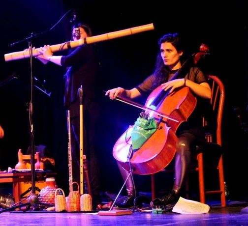 El violoncelo forma parte de su nuevo disco La paz del fuego.