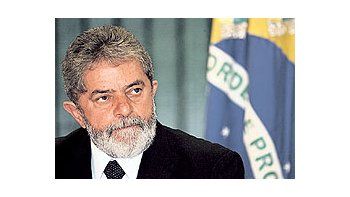 ámbito.com | Luiz InácioLula da Silvadio anoche unesperadodiscursotelevisado enel quearremetiócontra laoposición.Según lasúltimasencuestas elpresidenteserá reelectoel domingo.