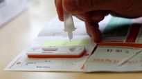 el autotest funciona con muestra de saliva o hisopado nasal y en 15 minutos indicara el resultado
