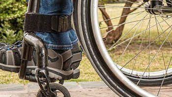 El Programa de Atención Médica Integral le da a los jubilados que lo necesiten una silla de ruedas con Orden Médica.