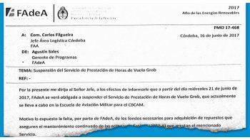 ámbito.com | Suspensión. Copia de la nota donde FAdeA comunica a la Fuerza Aérea la suspensión del servicio de horas de vuelo para el entrenamiento de pilotos por falta de fondos.
