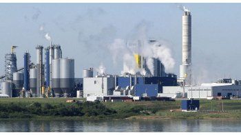 Asambleístas de Gualeguaychú piden que se cierre la ex-Botnia tras confirmarse que contaminó
