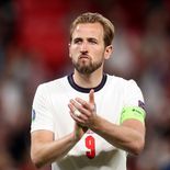 Harry Kane no descarta en el final de su carrera cambiar de deporte y pasar de jugar del fútbol al fútbol americano como pateador a los palos. Harry Kane no descarta en el final de su carrera cambiar de deporte y pasar de jugar del fútbol al fútbol americano como pateador a los palos.